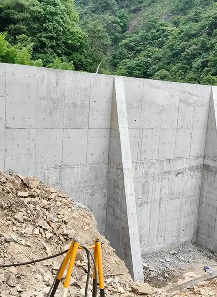 张家口尚义县重力式挡土墙